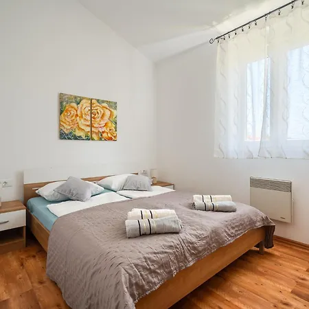 Апартаменты Luka With Private Pool