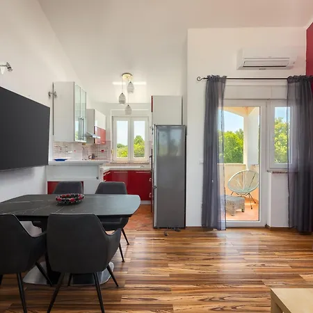 Апартаменты Luka With Private Pool Frata