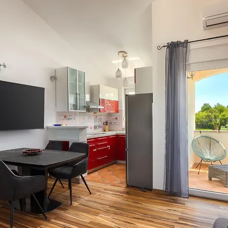 Luka With Private Pool Frata