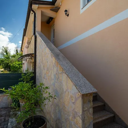 شقة Luka With Private Pool