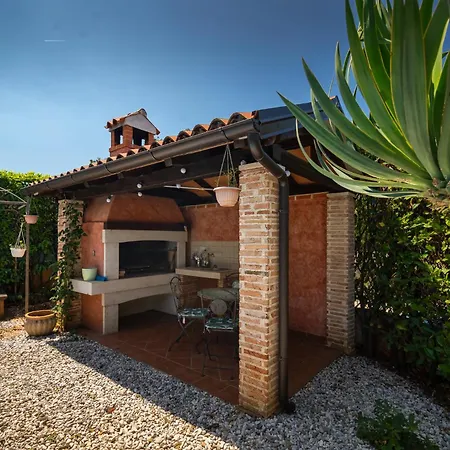 Luka With Private Pool * Frata