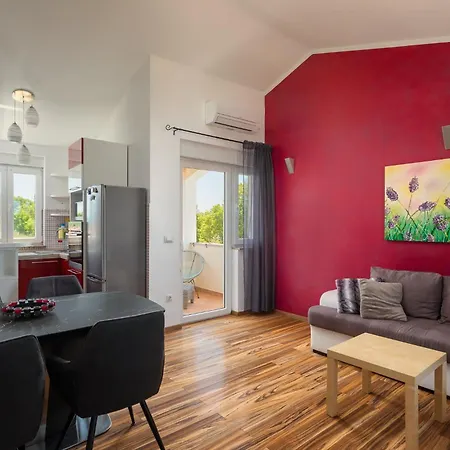 Luka With Private Pool דירה *