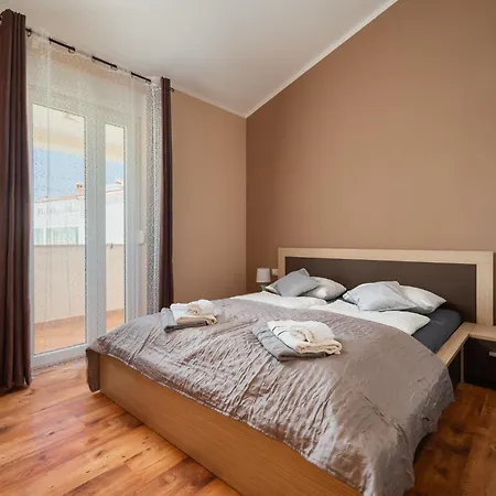 Luka With Private Pool Frata