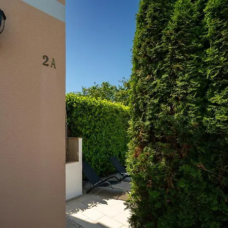 דירה Luka With Private Pool