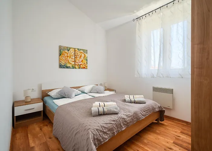 Appartement Luka With Private Pool