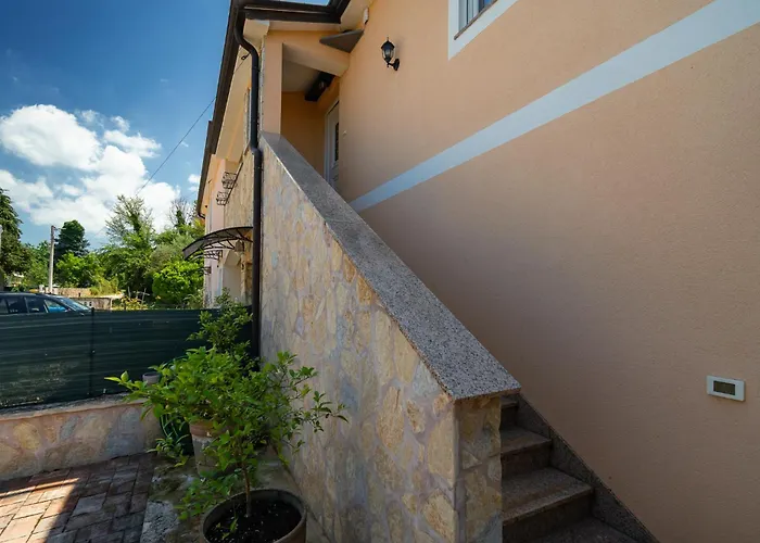 Appartement Luka With Private Pool