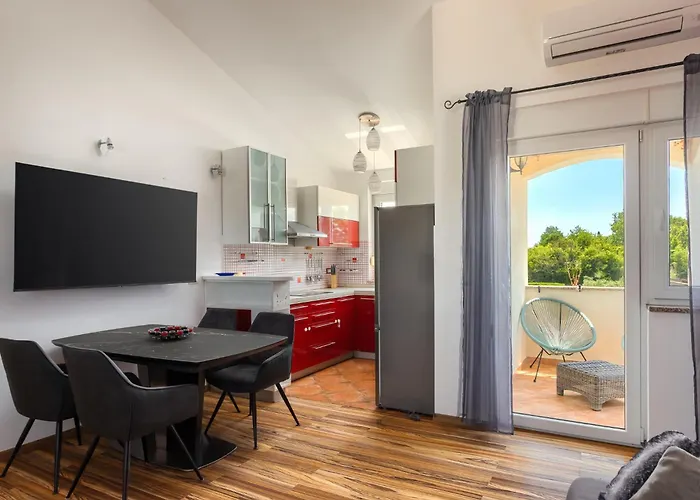 Luka With Private Pool Frata