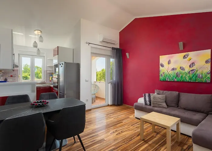 Luka With Private Pool Appartement *