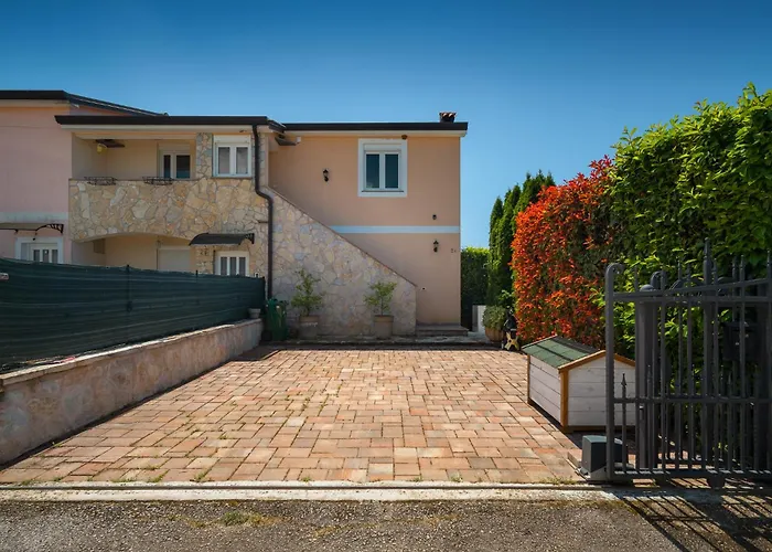 Appartement Luka With Private Pool Frata